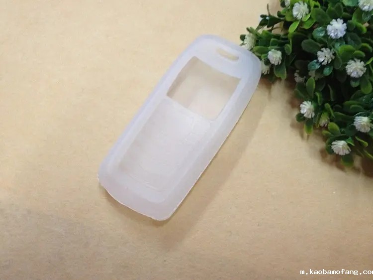 如何拯救发黄的硅胶套